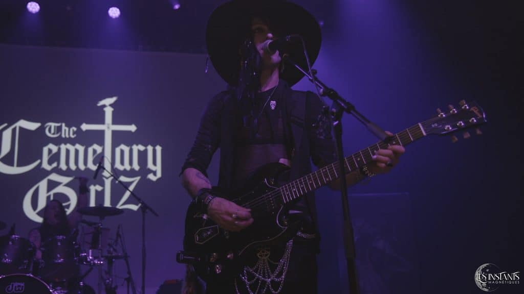 Cemetery Girlz en concert au Louvre-Lens dans le cadre de l'exposition Goth Mania en 2026, captation par Les Instants Magnétiques